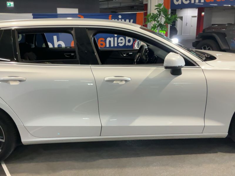 Volvo V60 2.0 T6 Recharge Plug-in Hybrid Core AWD 2024 – снимка 10