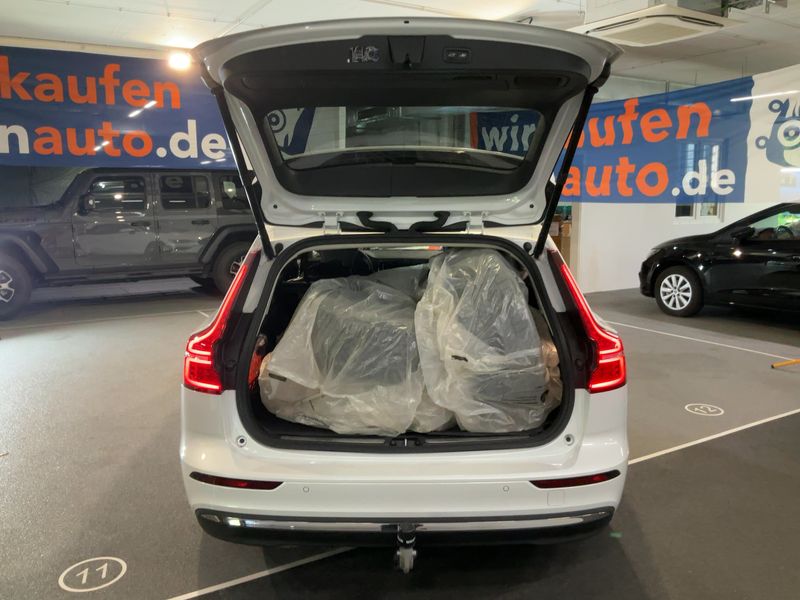 Volvo V60 2.0 T6 Recharge Plug-in Hybrid Core AWD 2024 – снимка 16
