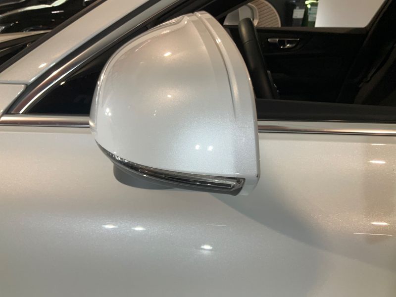 Volvo V60 2.0 T6 Recharge Plug-in Hybrid Core AWD 2024 – снимка 23