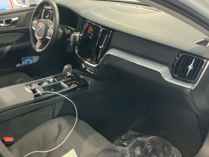 Volvo V60 2.0 T6 Recharge Plug-in Hybrid Core AWD 2024 – снимка 18
