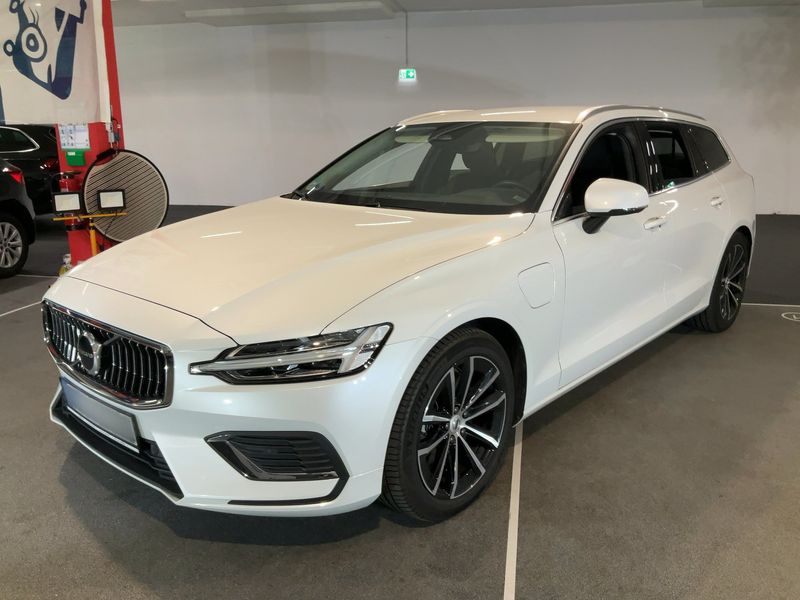 Volvo V60 2.0 T6 Recharge Plug-in Hybrid Core AWD 2024 – снимка 2
