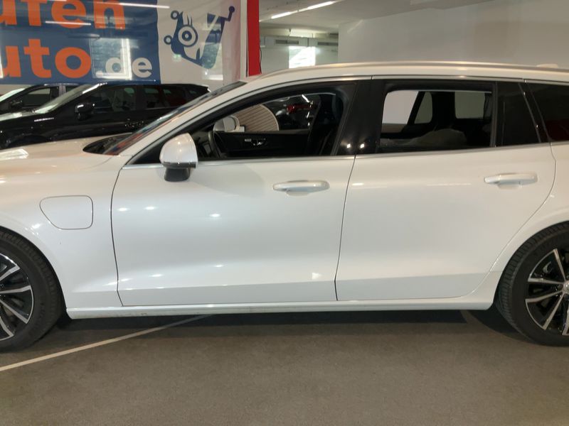 Volvo V60 2.0 T6 Recharge Plug-in Hybrid Core AWD 2024 – снимка 4