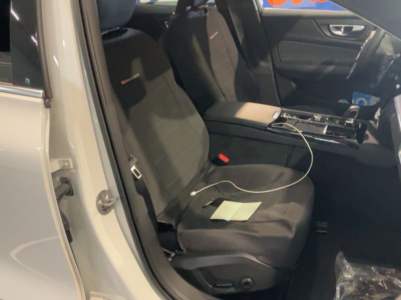 Volvo V60 2.0 T6 Recharge Plug-in Hybrid Core AWD 2024 – снимка 17