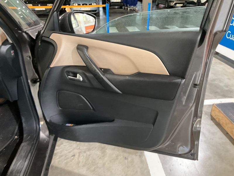 Citroen C4 Picasso 1.6 e-HDi Intensive 2015 – снимка 34