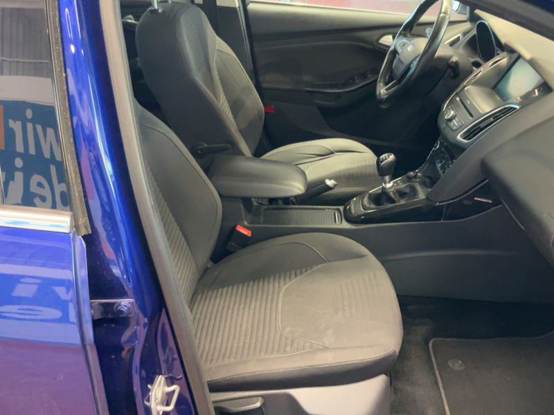 Ford Focus 2.0 TDCi Titanium 2016 – снимка 16