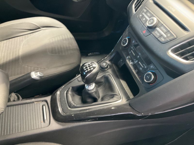 Ford Focus 2.0 TDCi Titanium 2016 – снимка 31