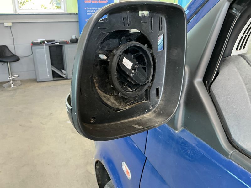 Volkswagen T5 Kombi 2.0 TDI 2010 – снимка 26