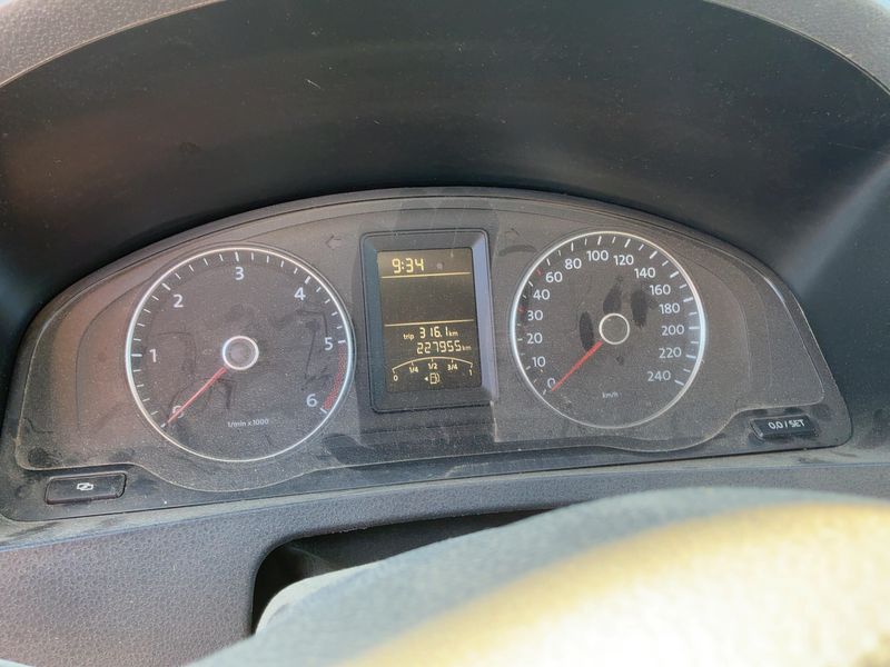 Volkswagen T5 Kombi 2.0 TDI 2010 – снимка 18