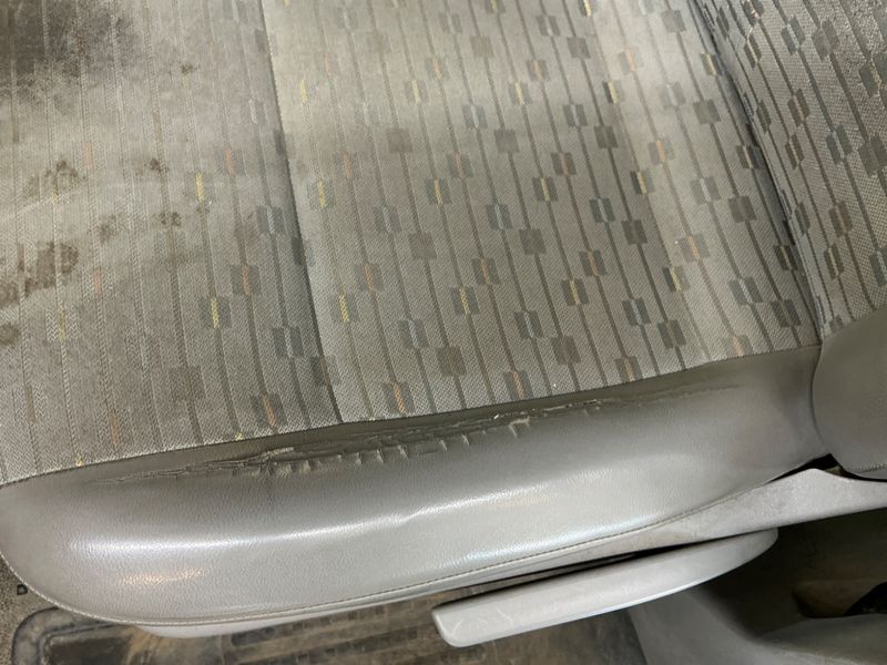 Volkswagen T5 Kombi 2.0 TDI 2010 – снимка 33