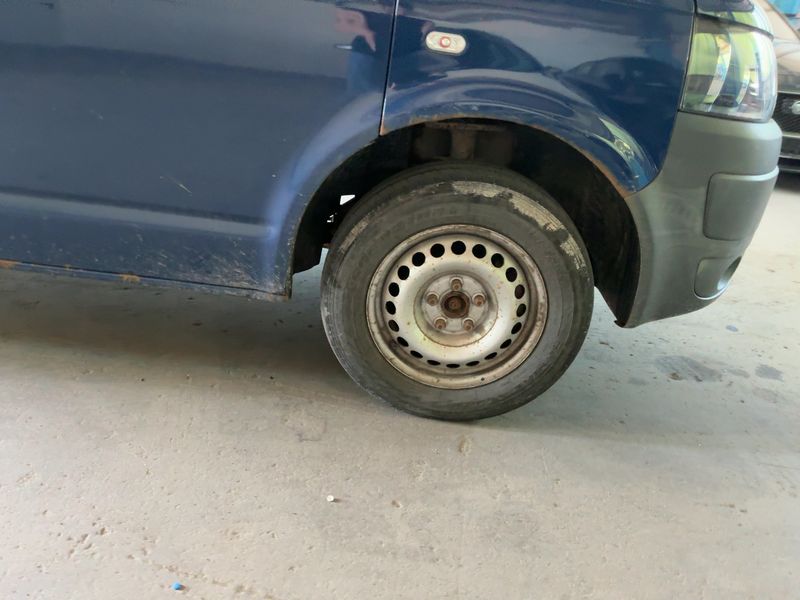 Volkswagen T5 Kombi 2.0 TDI 2010 – снимка 11