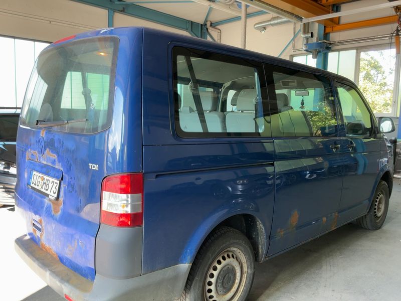 Volkswagen T5 Kombi 2.0 TDI 2010 – снимка 8