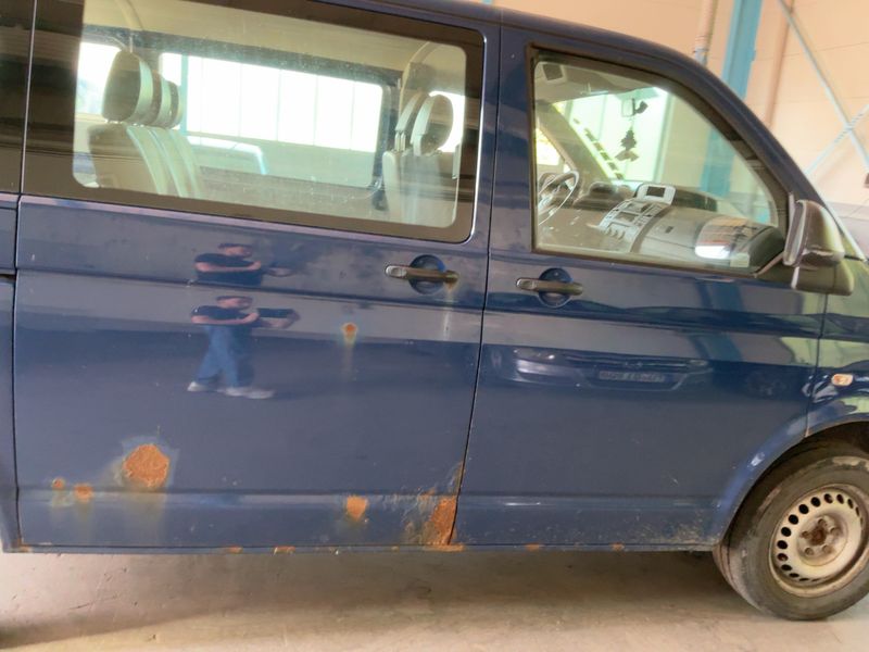 Volkswagen T5 Kombi 2.0 TDI 2010 – снимка 10
