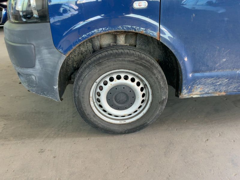 Volkswagen T5 Kombi 2.0 TDI 2010 – снимка 3