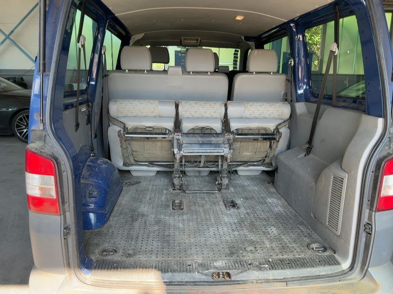 Volkswagen T5 Kombi 2.0 TDI 2010 – снимка 15