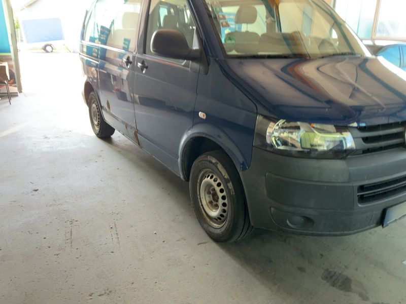 Volkswagen T5 Kombi 2.0 TDI 2010 – снимка 12
