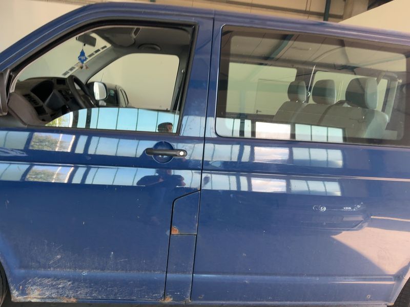 Volkswagen T5 Kombi 2.0 TDI 2010 – снимка 4