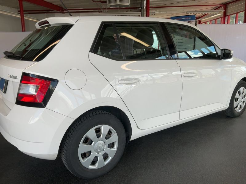 Skoda Fabia 1.0 MPI Active 2018 – снимка 8
