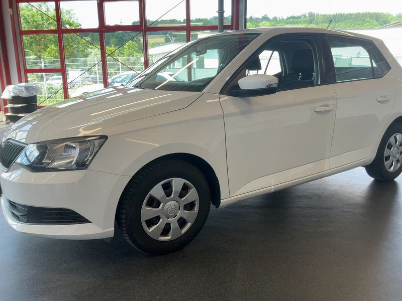 Skoda Fabia 1.0 MPI Active 2018 – снимка 2