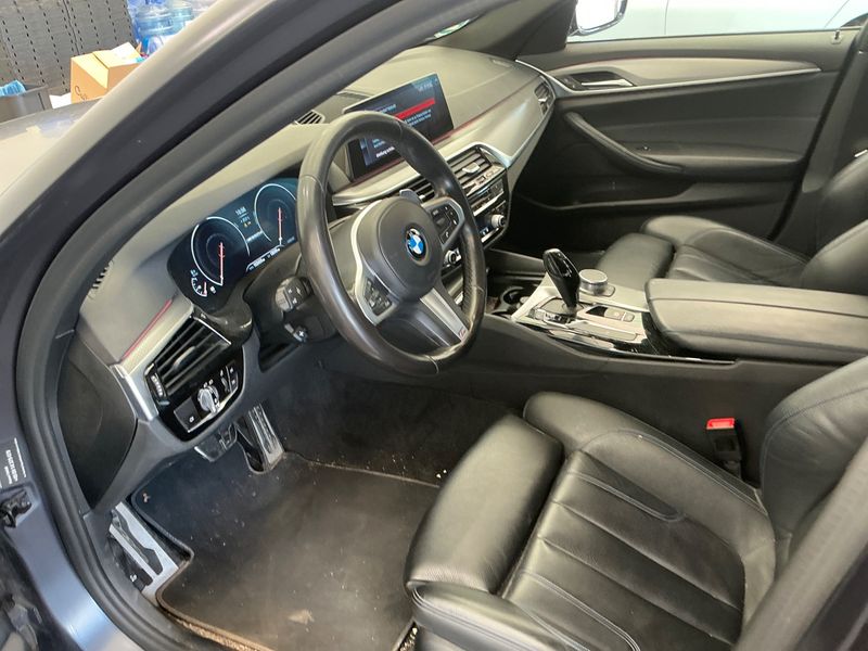 BMW 5er M550d xDrive 2019 – снимка 38