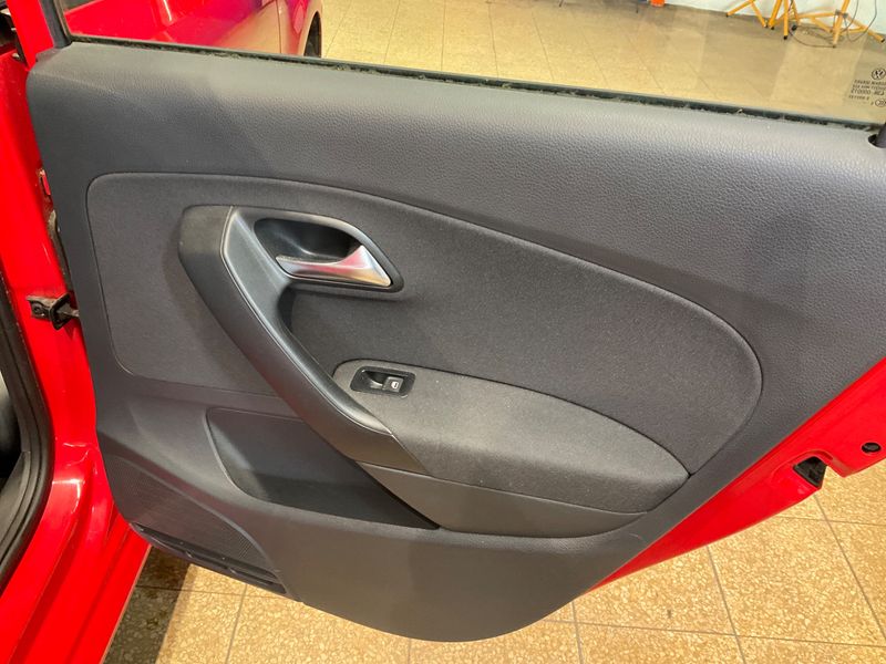 Volkswagen Polo 1.2 TSI Advance BlueMotion Tech 2015 – снимка 26