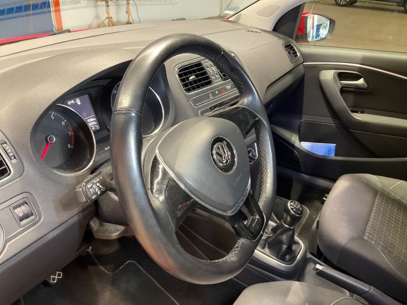 Volkswagen Polo 1.2 TSI Advance BlueMotion Tech 2015 – снимка 28