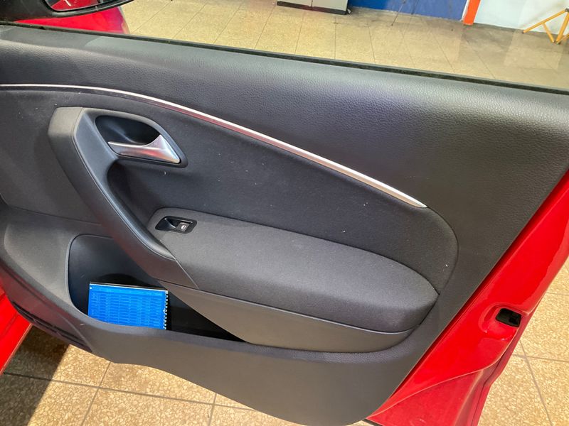 Volkswagen Polo 1.2 TSI Advance BlueMotion Tech 2015 – снимка 24