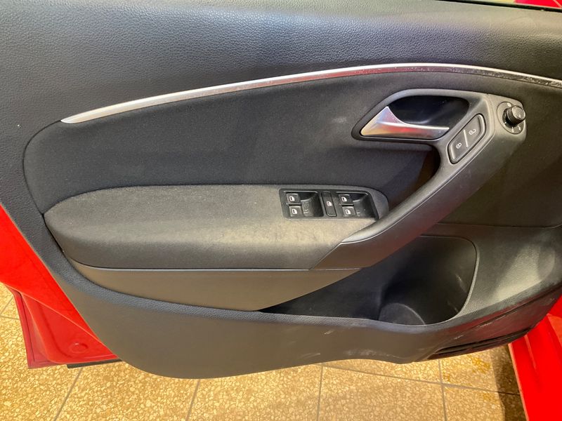 Volkswagen Polo 1.2 TSI Advance BlueMotion Tech 2015 – снимка 30