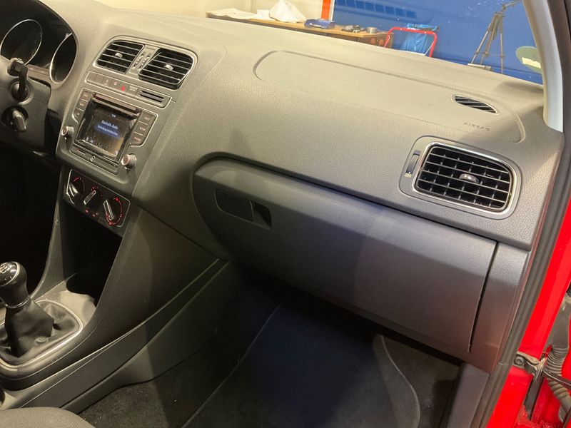 Volkswagen Polo 1.2 TSI Advance BlueMotion Tech 2015 – снимка 25