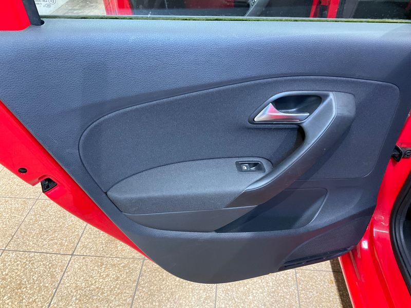 Volkswagen Polo 1.2 TSI Advance BlueMotion Tech 2015 – снимка 27