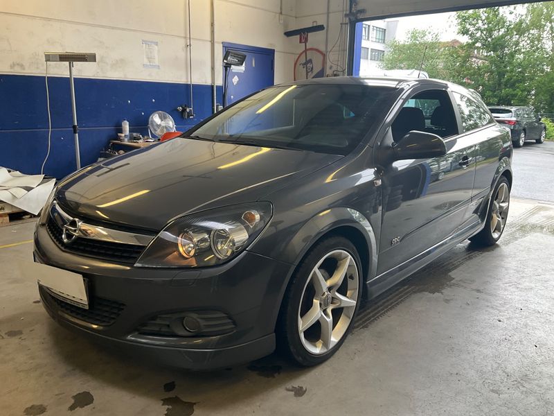 Opel Astra GTC 1.8 Sport 2010 – снимка 1