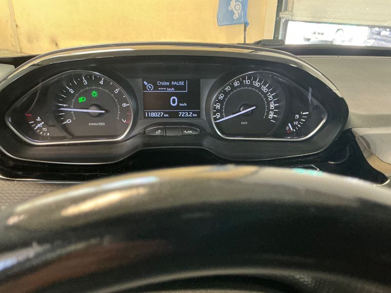 Peugeot 208 1.2 PureTech Allure 2016 – снимка 18