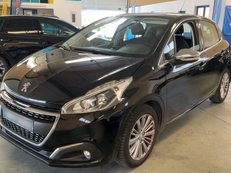 Peugeot 208 1.2 PureTech Allure 2016 – снимка 1