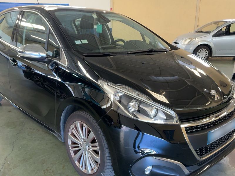 Peugeot 208 1.2 PureTech Allure 2016 – снимка 12