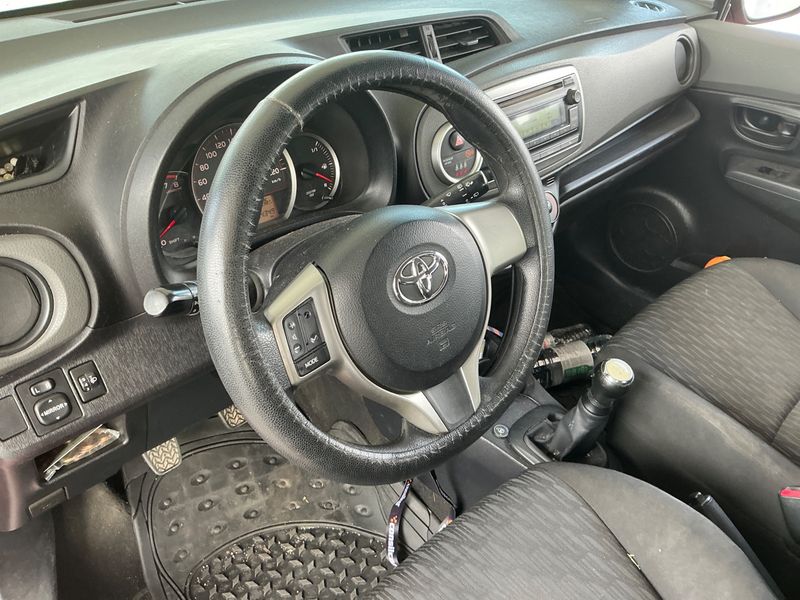 Toyota Yaris 1.0 VVT-i 2014 – снимка 43