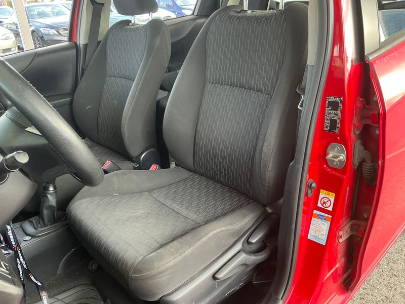 Toyota Yaris 1.0 VVT-i 2014 – снимка 44