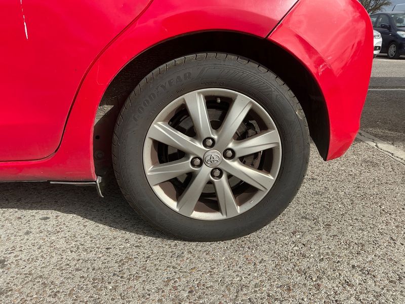 Toyota Yaris 1.0 VVT-i 2014 – снимка 5