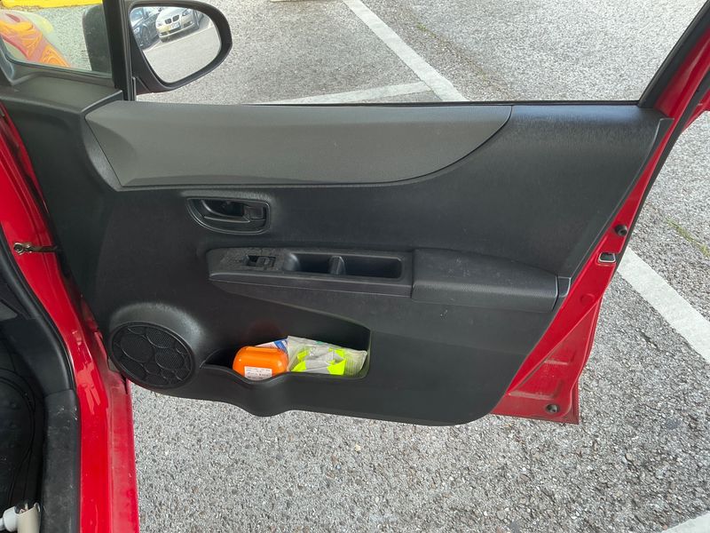 Toyota Yaris 1.0 VVT-i 2014 – снимка 36