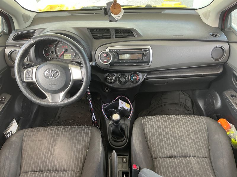 Toyota Yaris 1.0 VVT-i 2014 – снимка 17