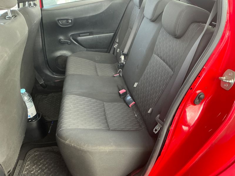Toyota Yaris 1.0 VVT-i 2014 – снимка 41