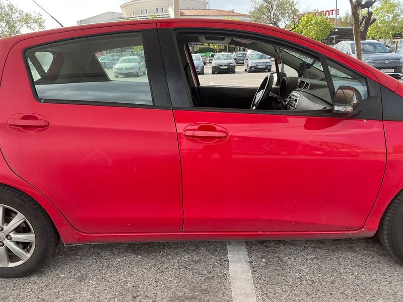Toyota Yaris 1.0 VVT-i 2014 – снимка 10
