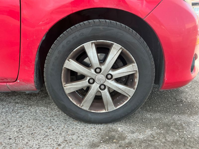 Toyota Yaris 1.0 VVT-i 2014 – снимка 11