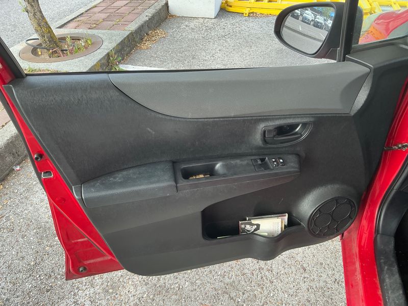 Toyota Yaris 1.0 VVT-i 2014 – снимка 42