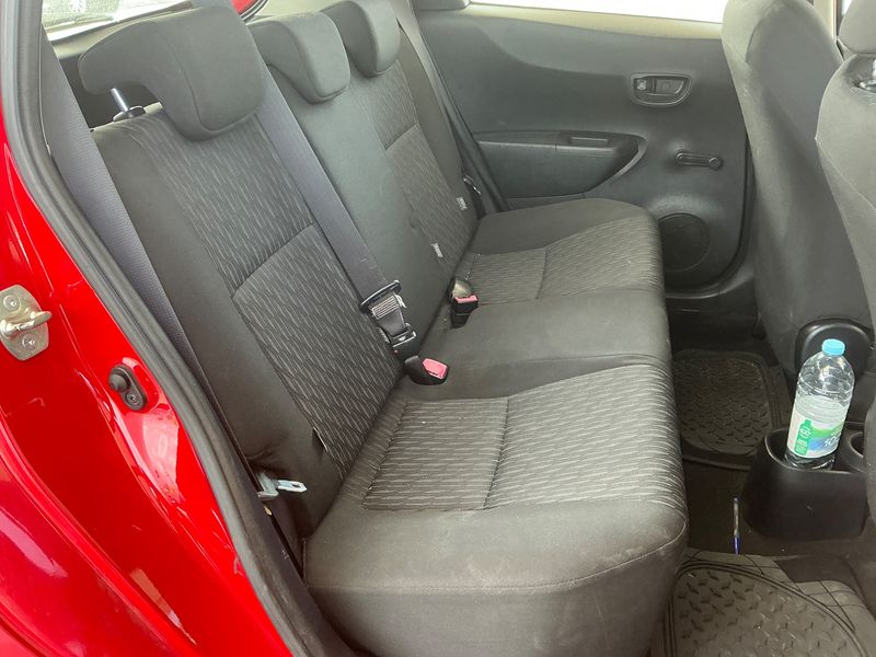Toyota Yaris 1.0 VVT-i 2014 – снимка 19