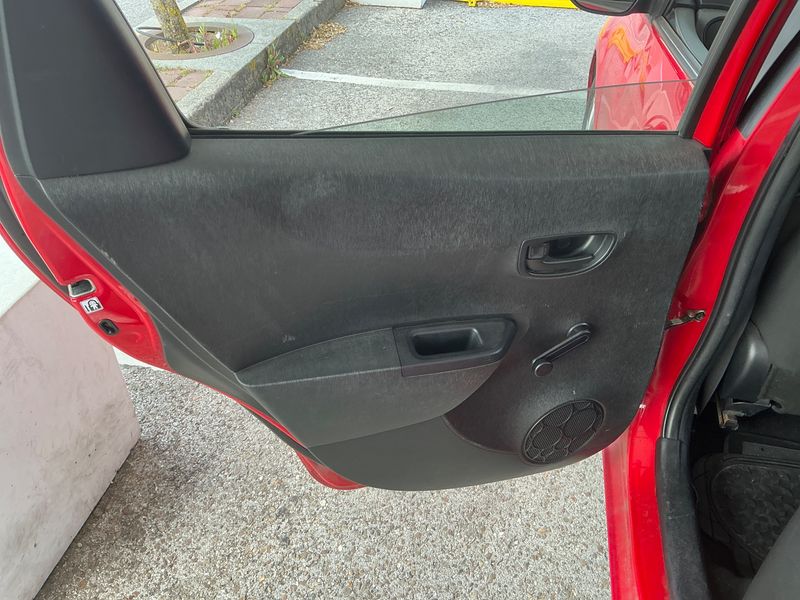 Toyota Yaris 1.0 VVT-i 2014 – снимка 40