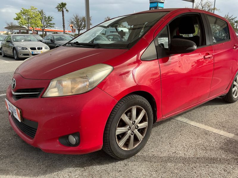 Toyota Yaris 1.0 VVT-i 2014 – снимка 2