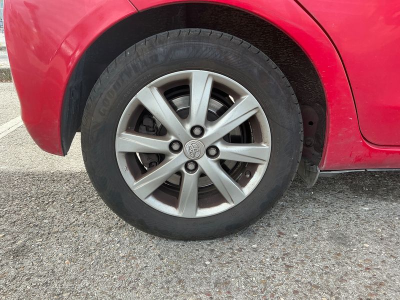 Toyota Yaris 1.0 VVT-i 2014 – снимка 9