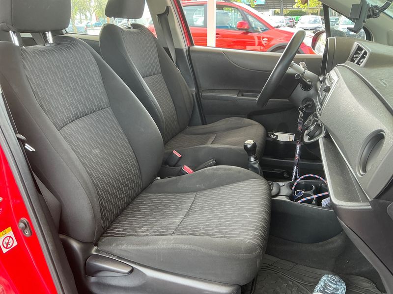 Toyota Yaris 1.0 VVT-i 2014 – снимка 16