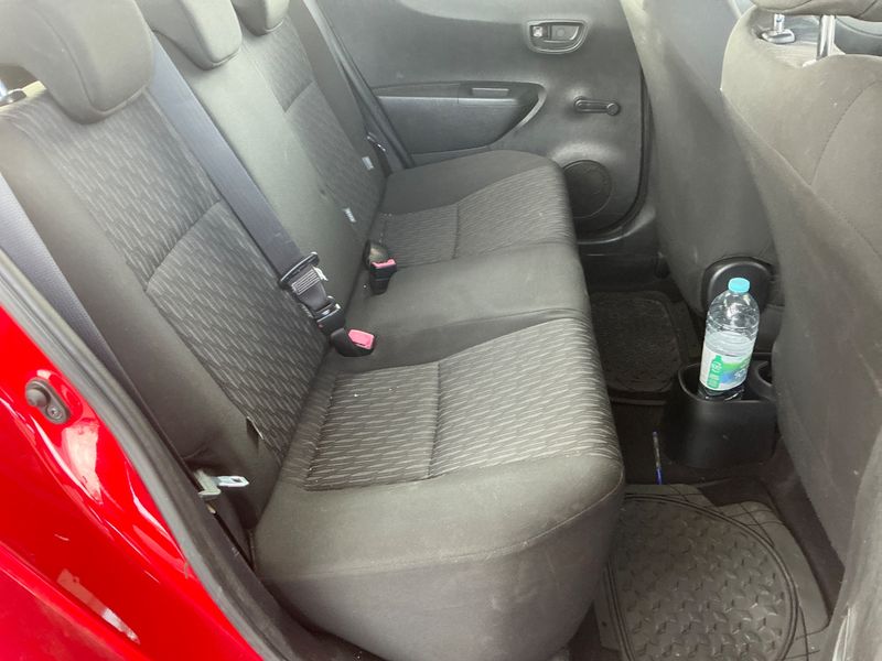 Toyota Yaris 1.0 VVT-i 2014 – снимка 39