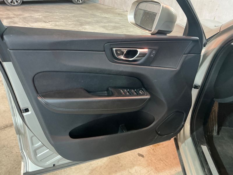 Volvo XC60 2.0 B5 Diesel Mild-Hybrid Business Plus AWD 2020 – снимка 37