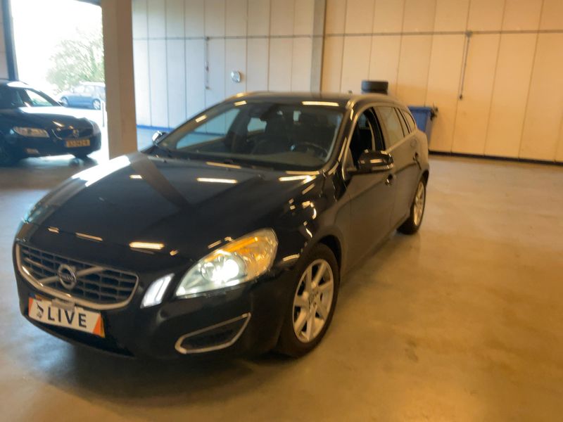 Volvo V60 2.0 D4 Summum 2012 – снимка 2